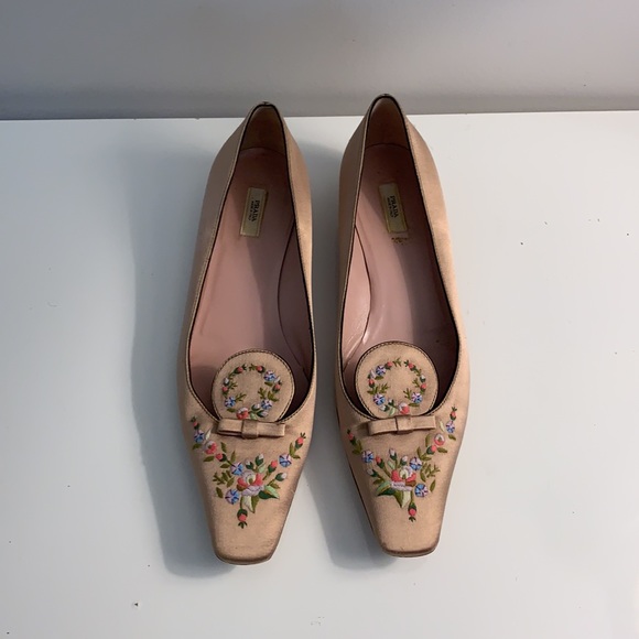 Prada Authentic Size 39.5 EU Silk Satin Hand Embroidered Floral Kitten Heels - Picture 5 of 11